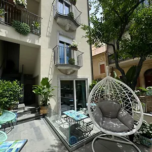 https://villa-dorville-luxury-suites-taormina.sicilyhotelsitaly.net